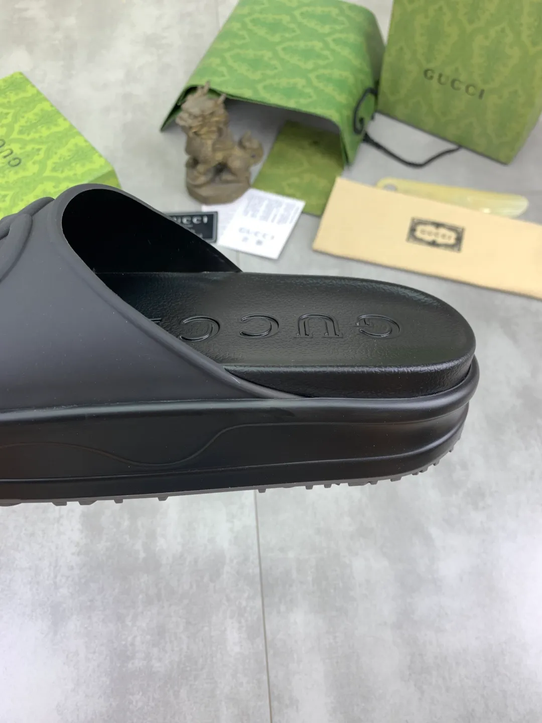 Men's Men's Shoes 💰P300💰[New Style] High Version 🎁🎁🎁 GUCCI New Year of the Snake casual slippers, original official website, perfect workmanship, transmitting a kind of noble luxury, sublimating its definition of luxury in Gucci's high-end extraordinary craftsmanship. Original Gucci double G combination outsole, code number: 35-46, complete package